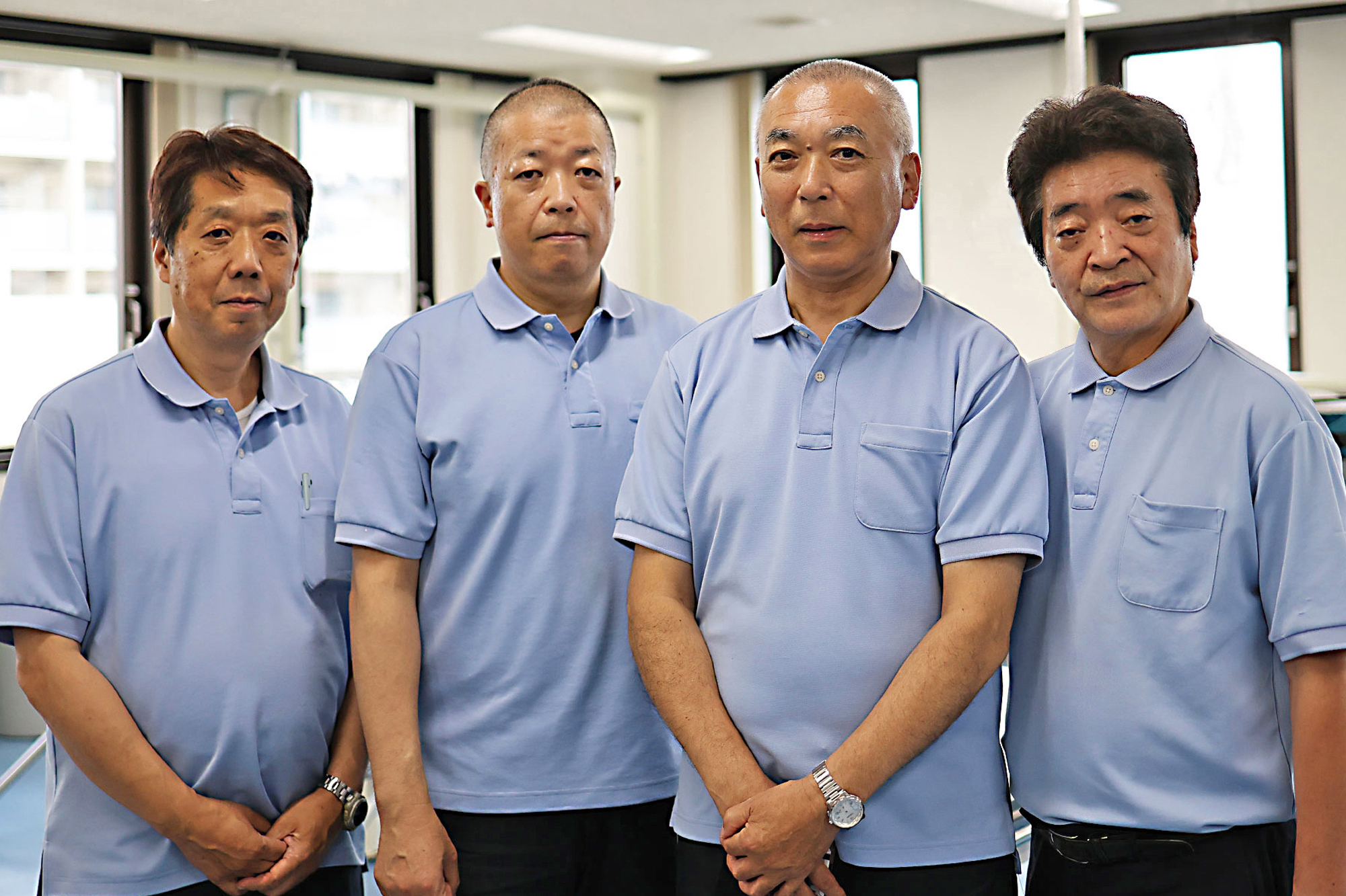 4人の指導員の集合写真
